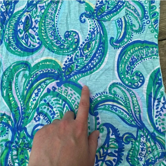 Lilly Pulitzer Women’s Size XS Blue Green Paisley V-neck Pocket Linen T-shirt - Picture 6 of 6
